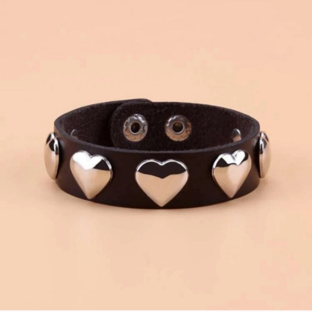 Leather And Hearts Bracelet